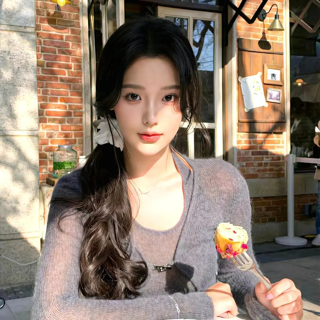 虚拟小姐在看着你